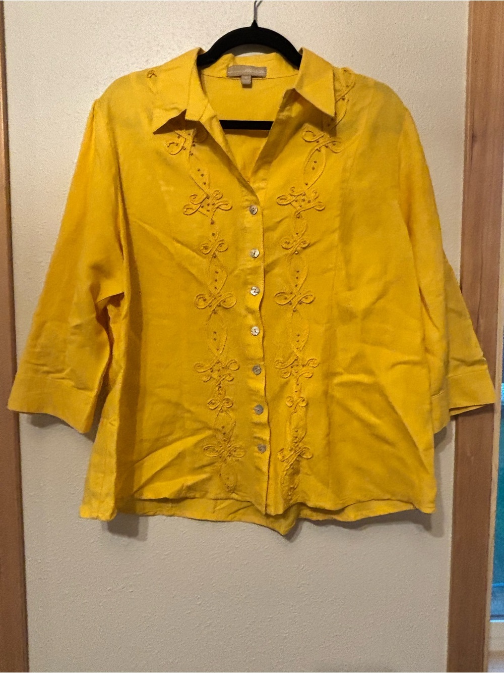 Appraisal Women's Yellow Embroidered Button-Down Shirt 1X
0095S